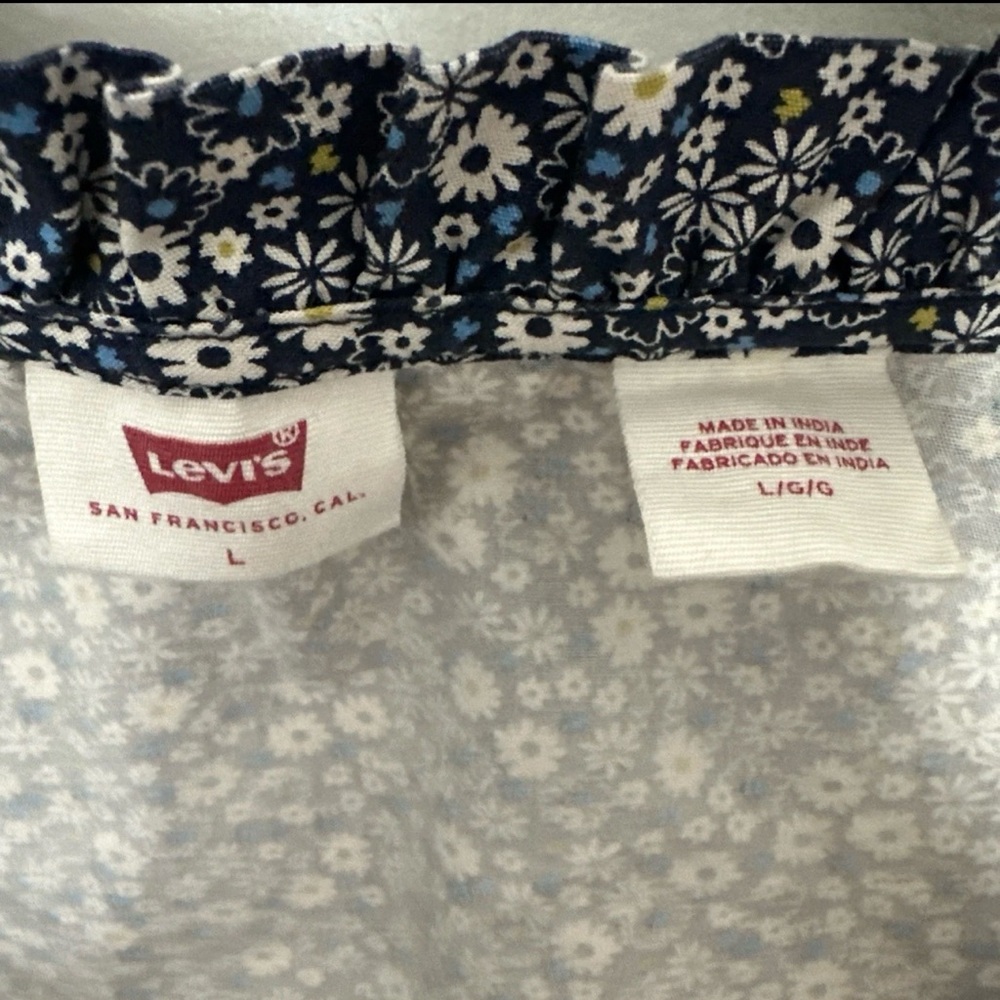 Levi's Women’s Blouse Size Large Navy Floral Cotton Square Neck Cropped NWOT - Picture 3 of 7